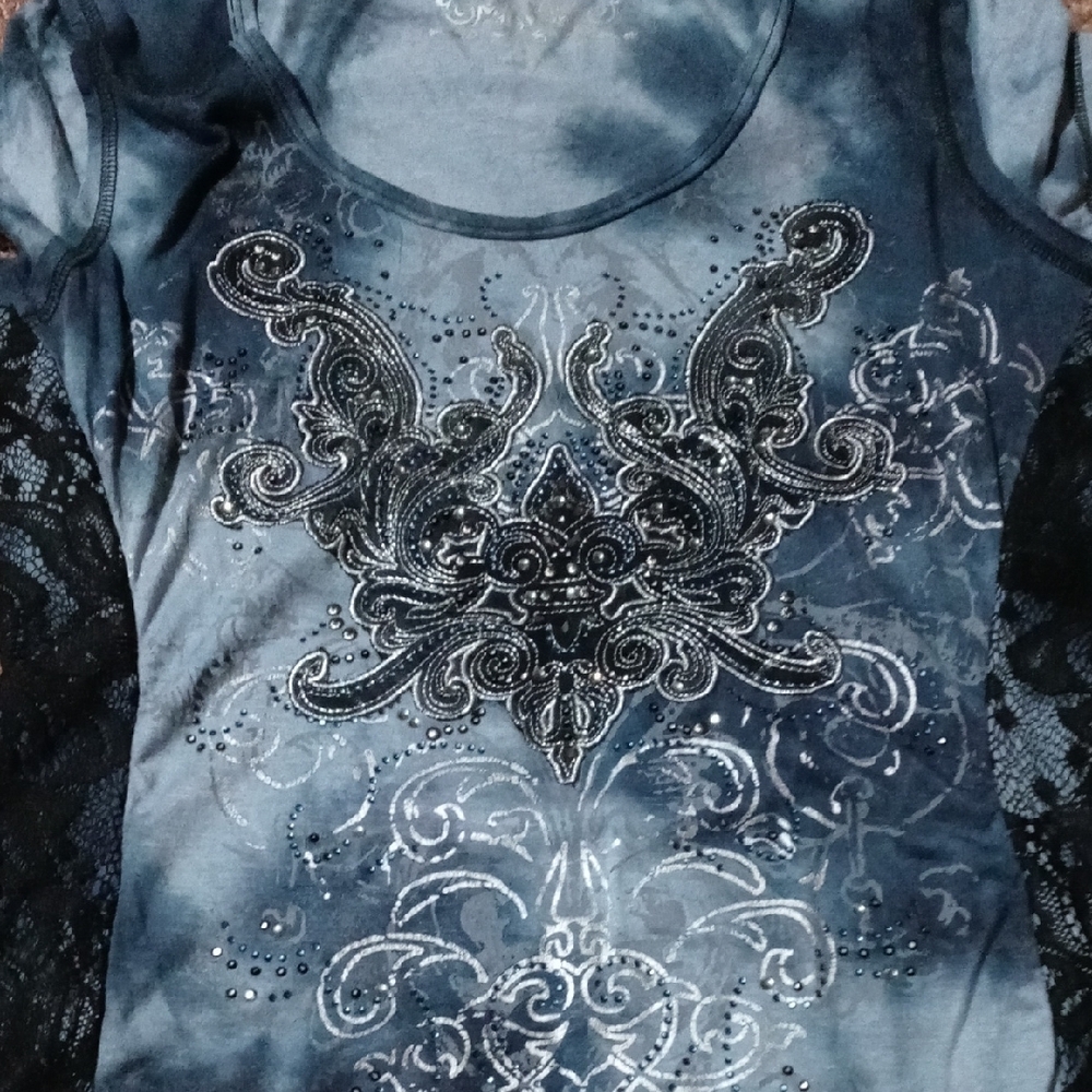 Maurices Silver Graphic Short Sleeve Blouse